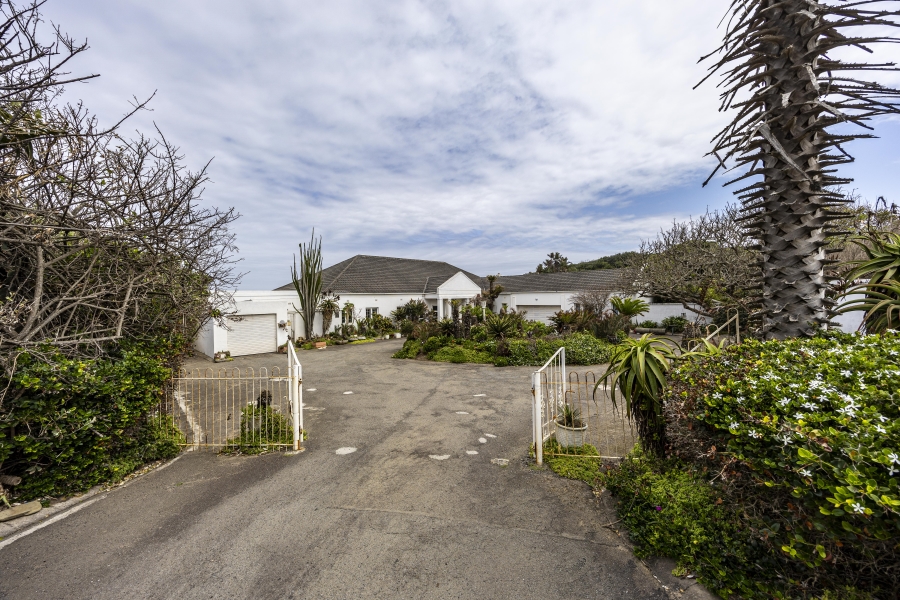 5 Bedroom Property for Sale in Gonubie Eastern Cape